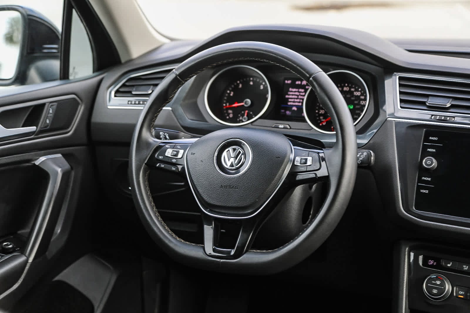 Thumbnail: 2021 Volkswagen Tiguan - 14