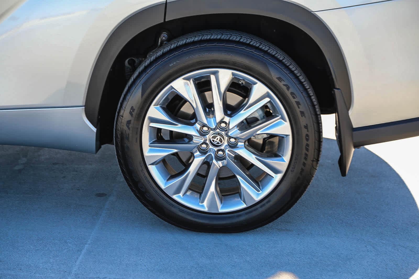 Thumbnail: 2024 Toyota Highlander - 11