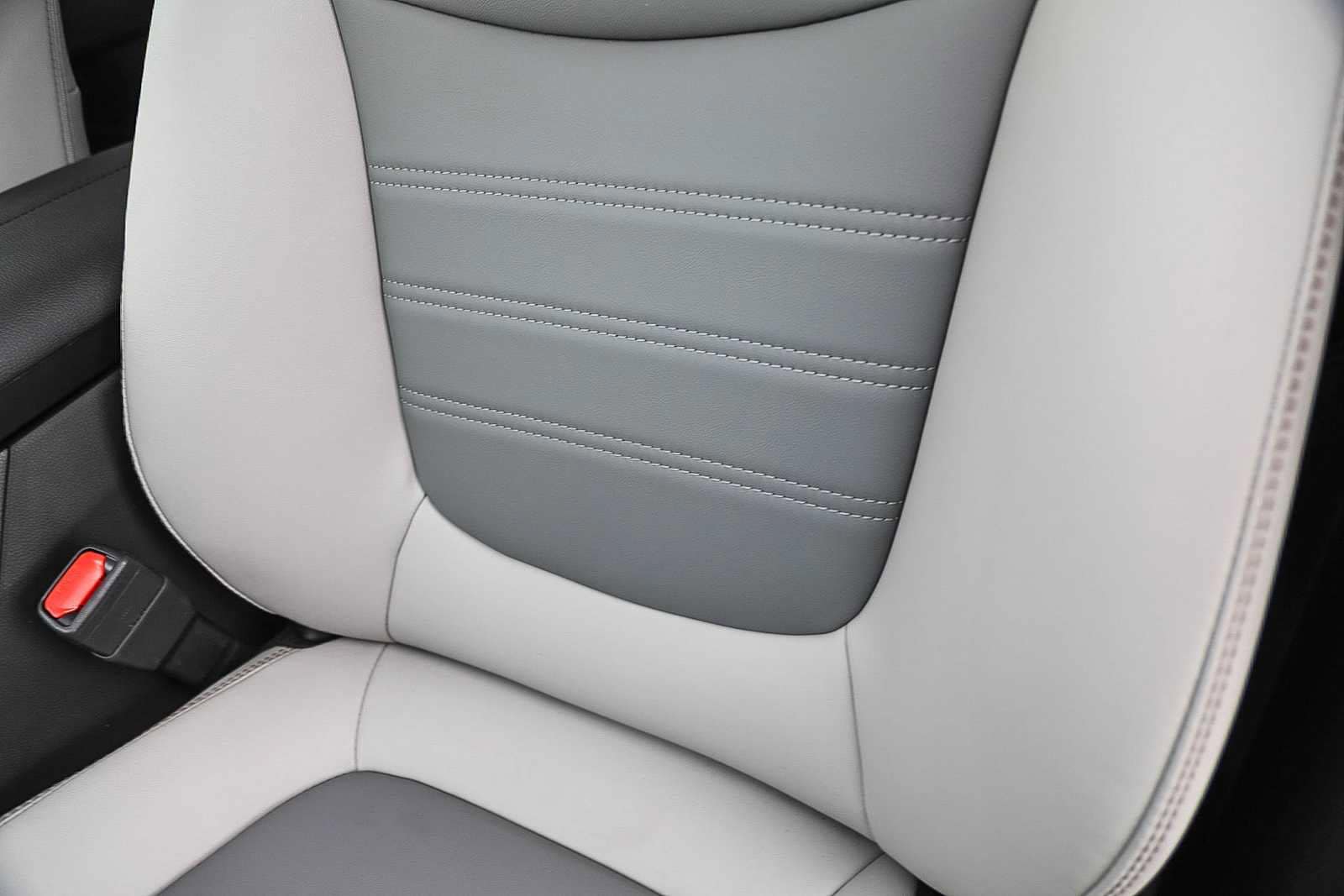 Thumbnail: 2025 Toyota RAV4 - 26