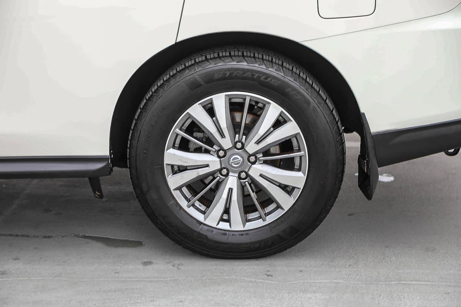 Thumbnail: 2020 Nissan Pathfinder - 10