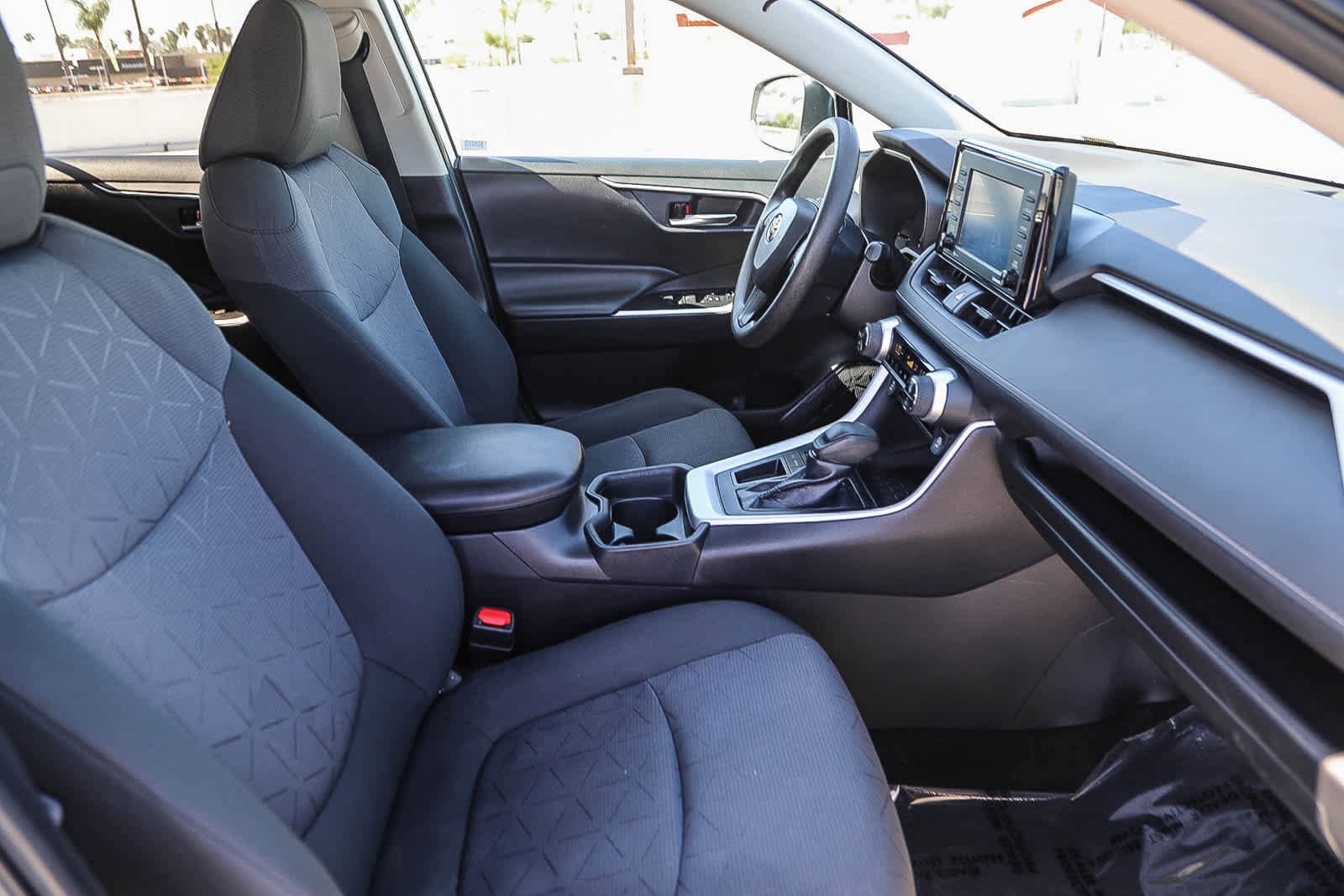 Thumbnail: 2020 Toyota RAV4 - 16