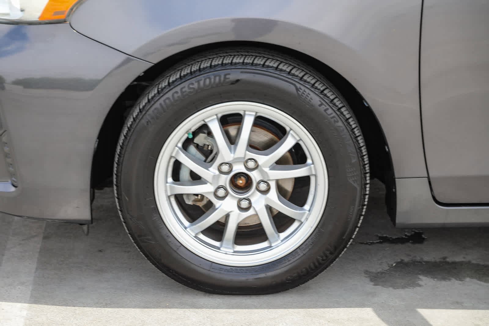 Thumbnail: 2015 Toyota Prius v - 9