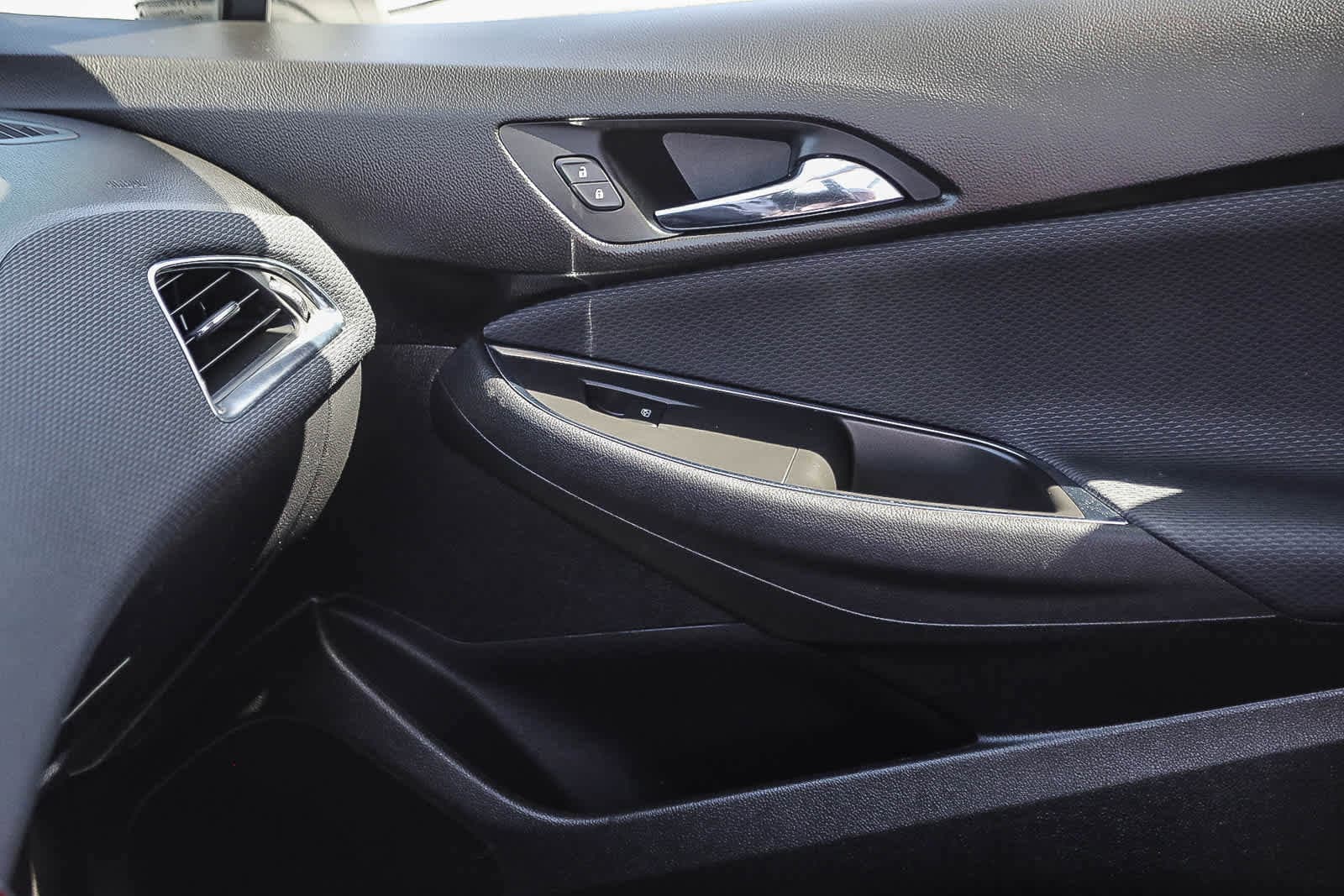 Thumbnail: 2018 Chevrolet Cruze - 21