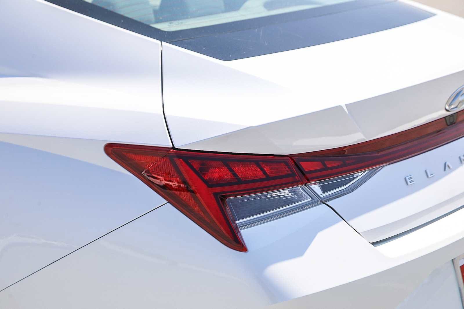 Thumbnail: 2022 Hyundai Elantra - 8