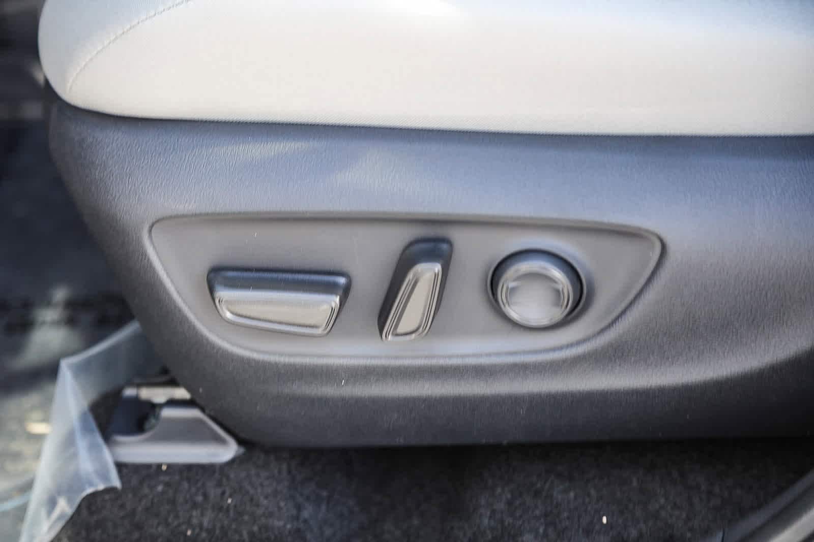 Thumbnail: 2025 Toyota RAV4 - 21