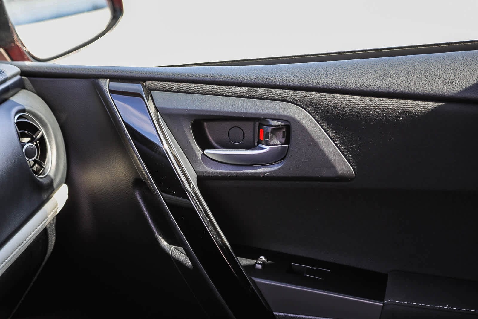 Thumbnail: 2018 Toyota Corolla iM - 21