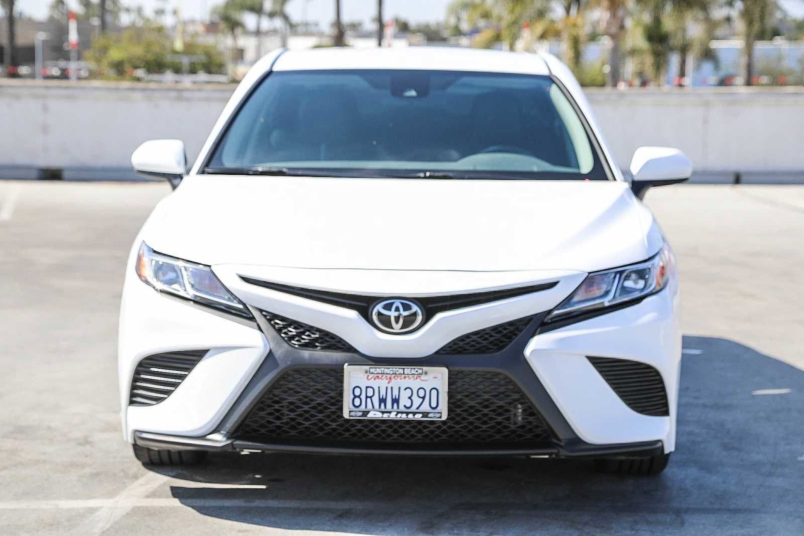 Used 2020 Toyota Camry SE with VIN 4T1G11AK3LU976543 for sale in Oxnard, CA