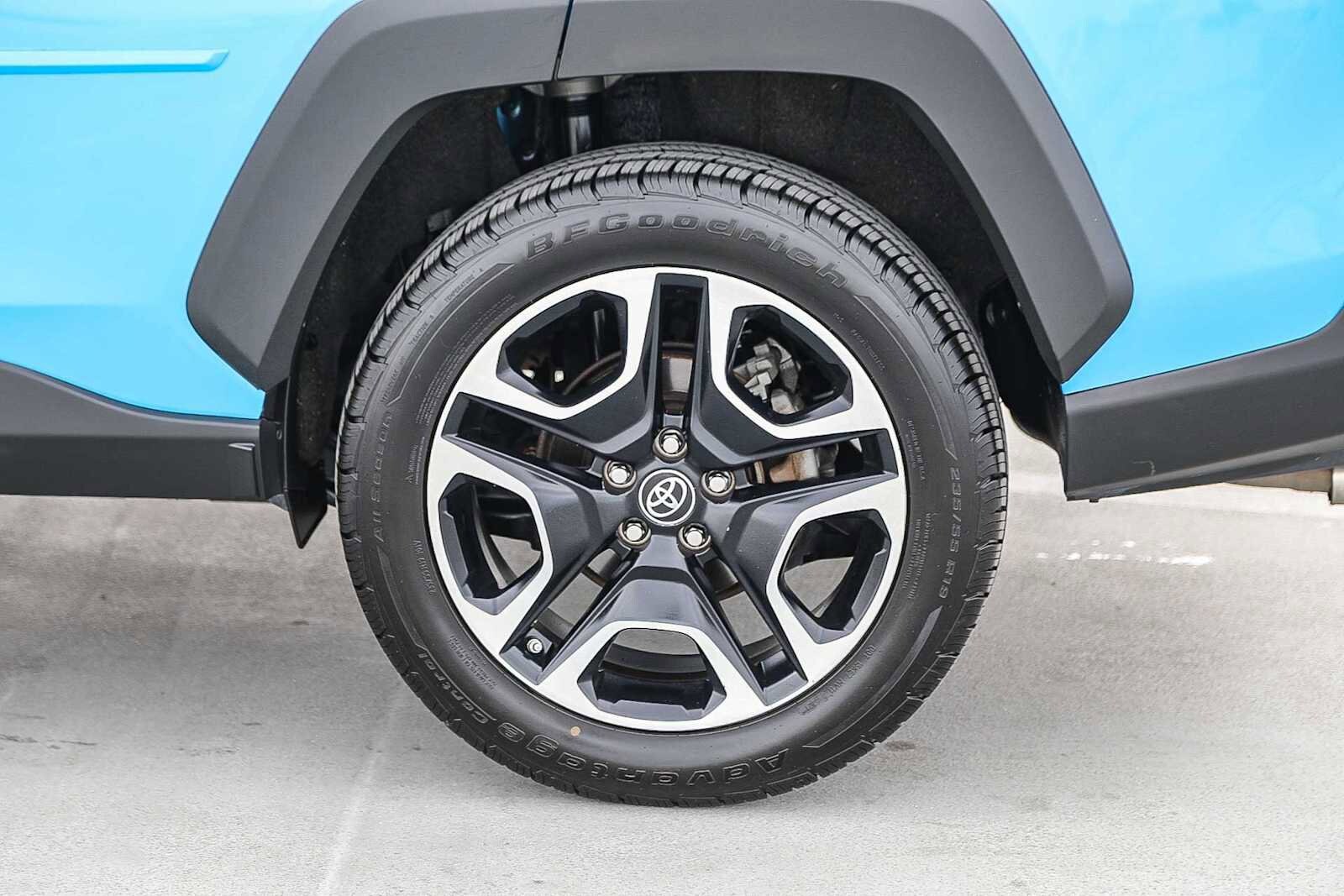 Thumbnail: 2019 Toyota RAV4 - 10