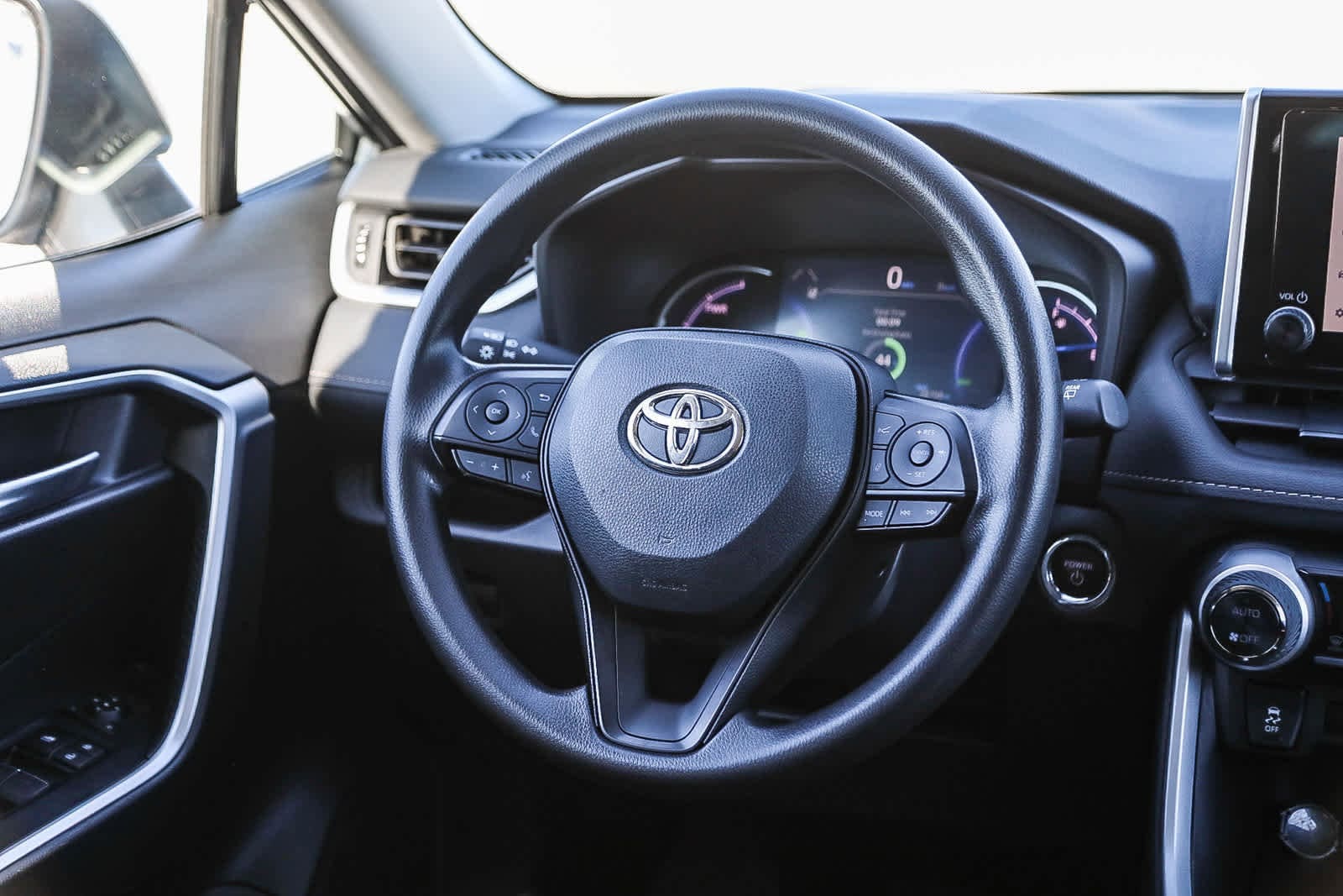 Thumbnail: 2025 Toyota RAV4 - 16