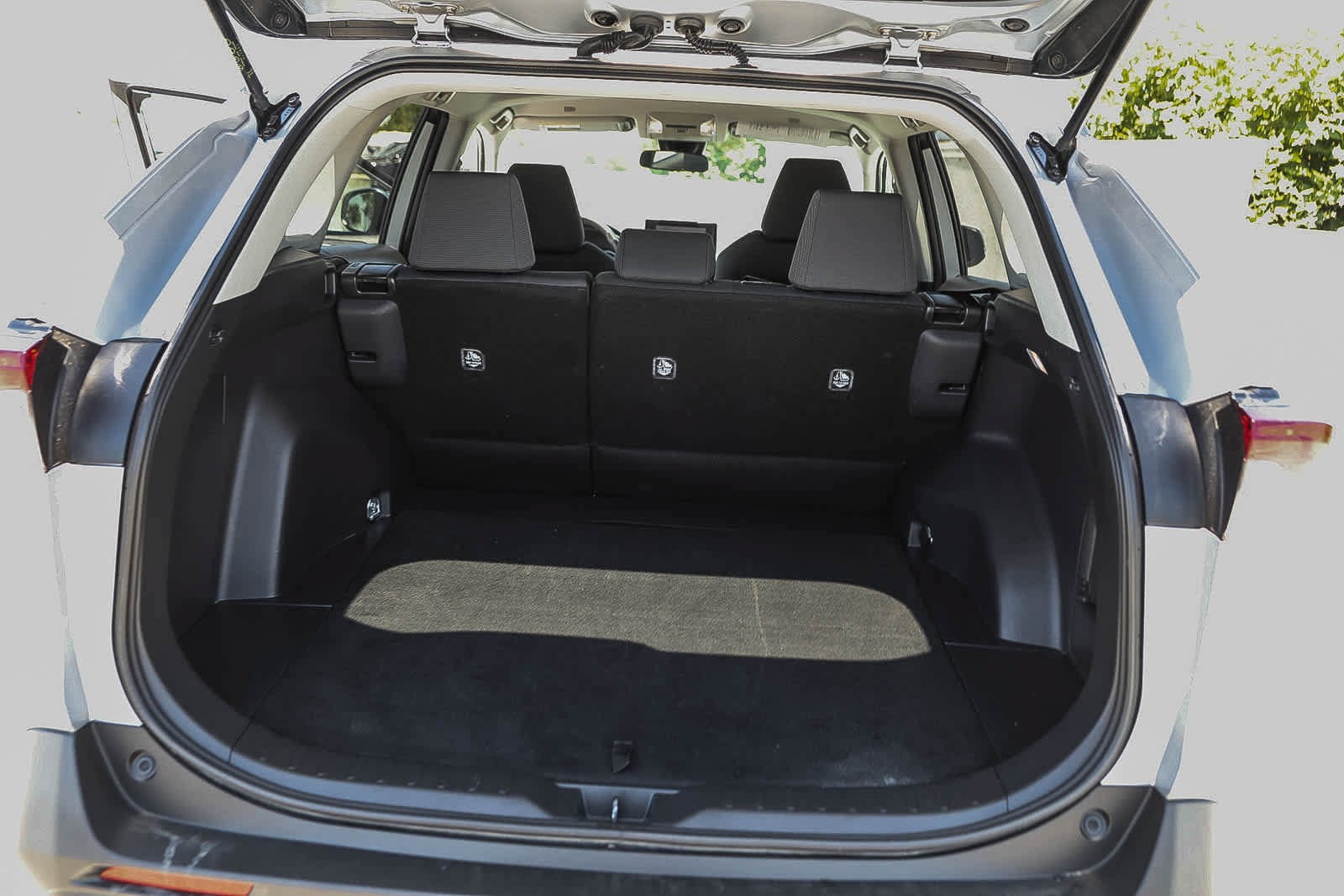 2025 Toyota RAV4 XLE - Photo 26