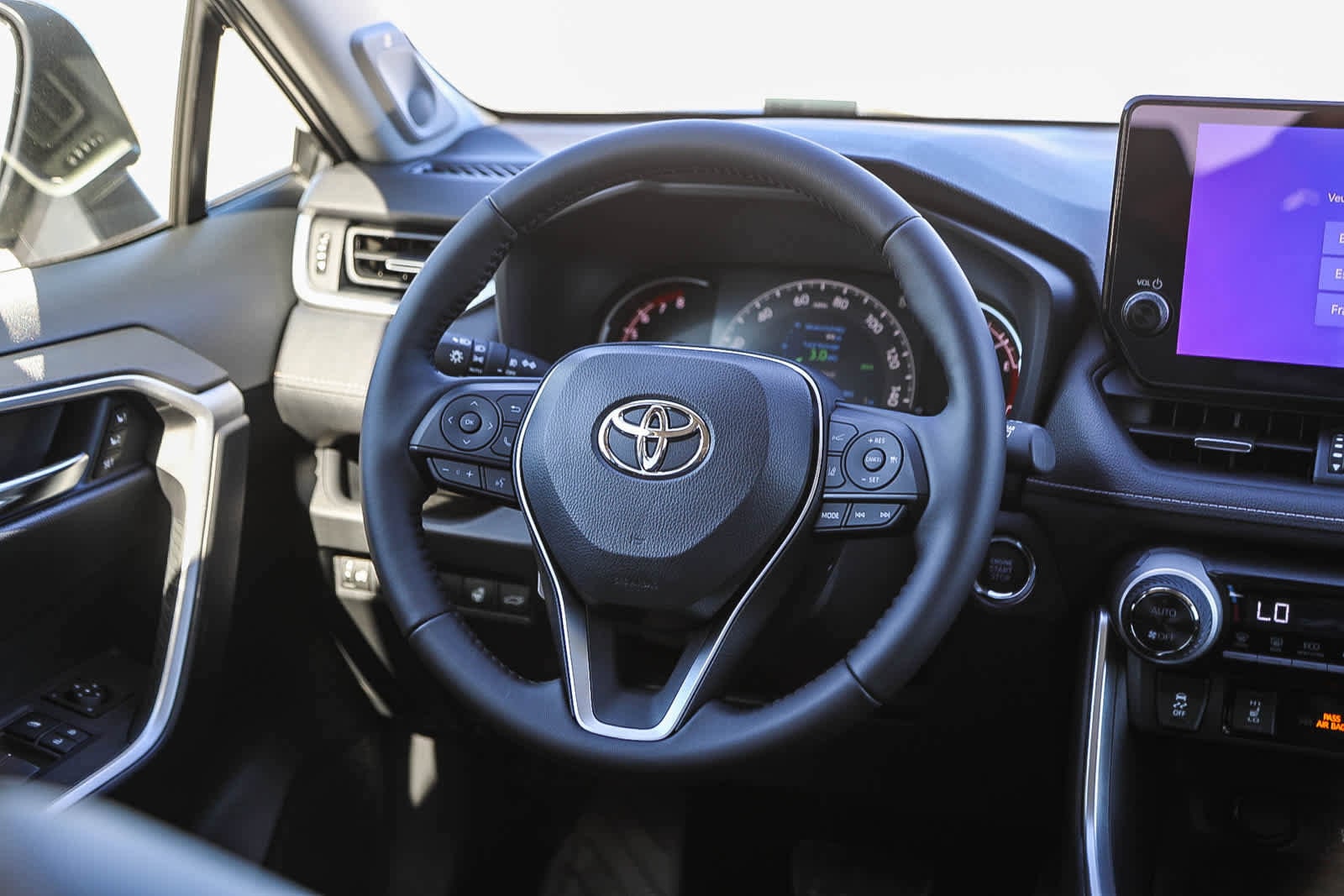 Thumbnail: 2025 Toyota RAV4 - 16