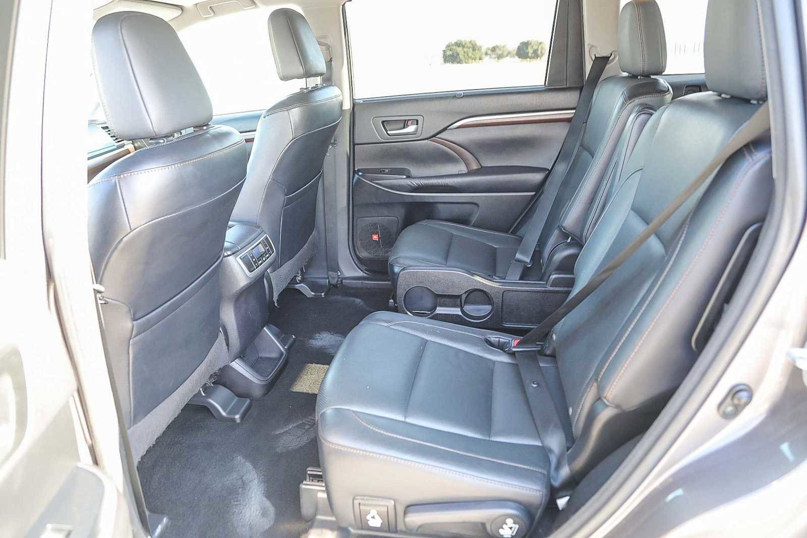 Thumbnail: 2016 Toyota Highlander - 19