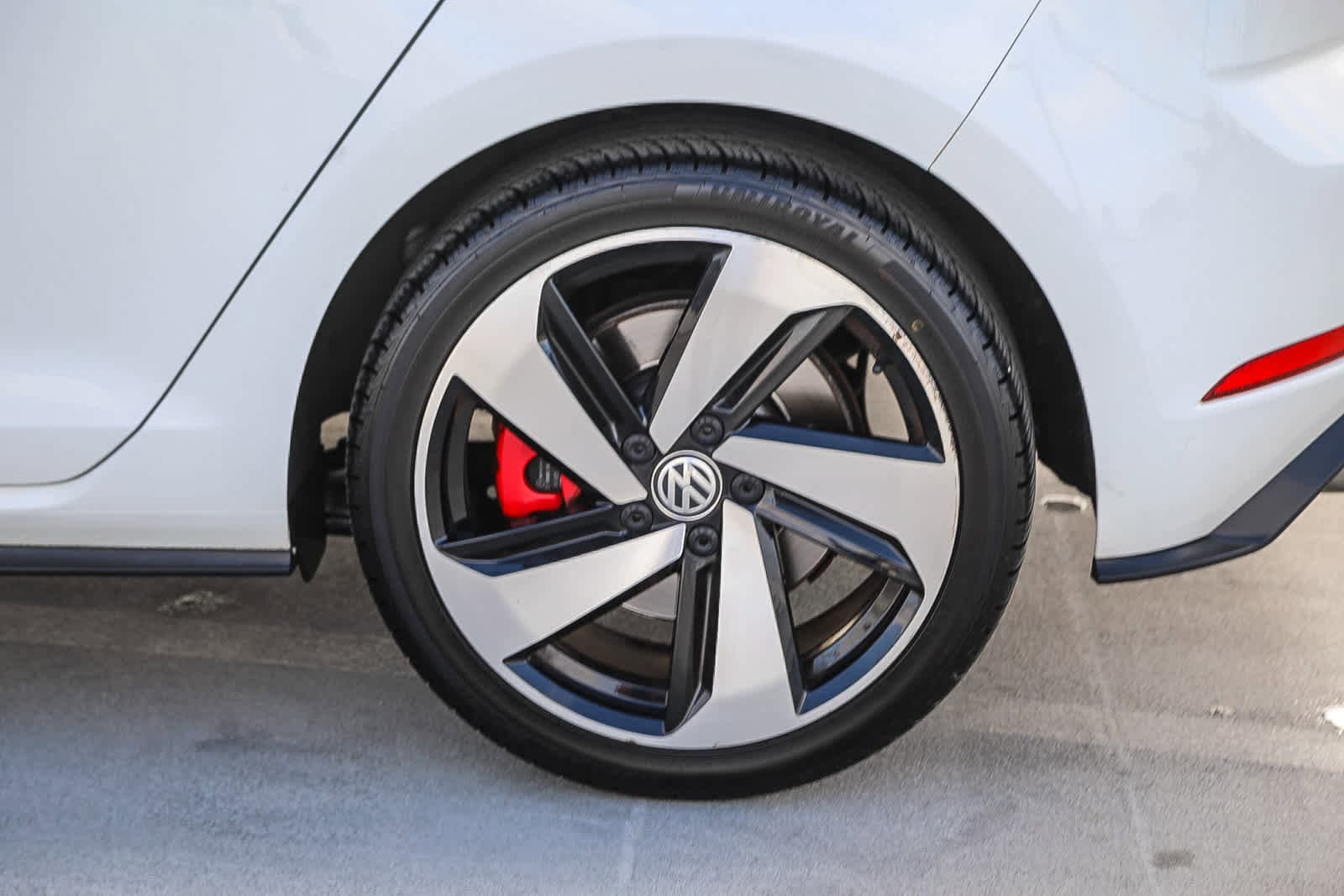 Thumbnail: 2018 Volkswagen Golf - 10