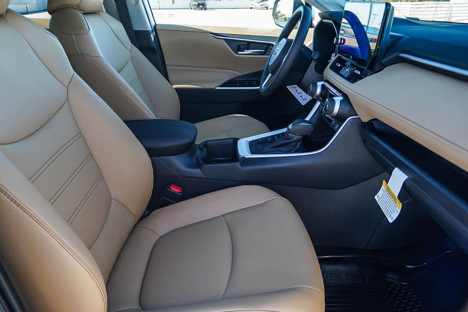 Thumbnail: 2025 Toyota RAV4 - 21