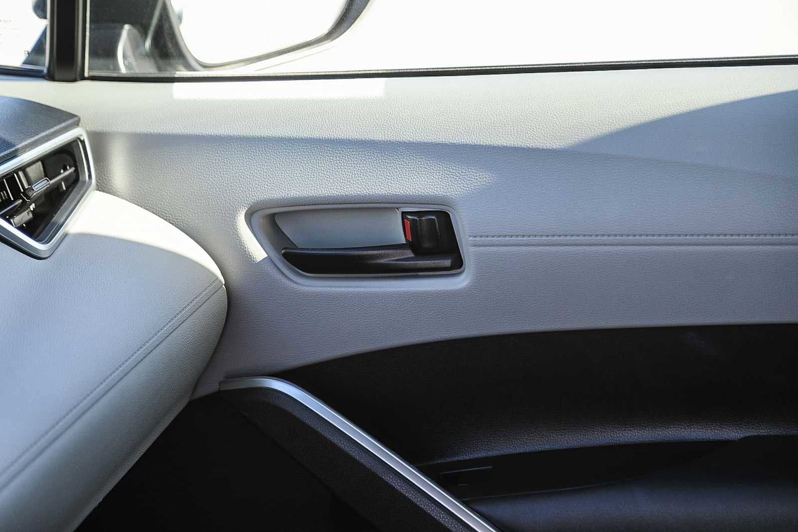 Thumbnail: 2022 Toyota Corolla Cross - 22