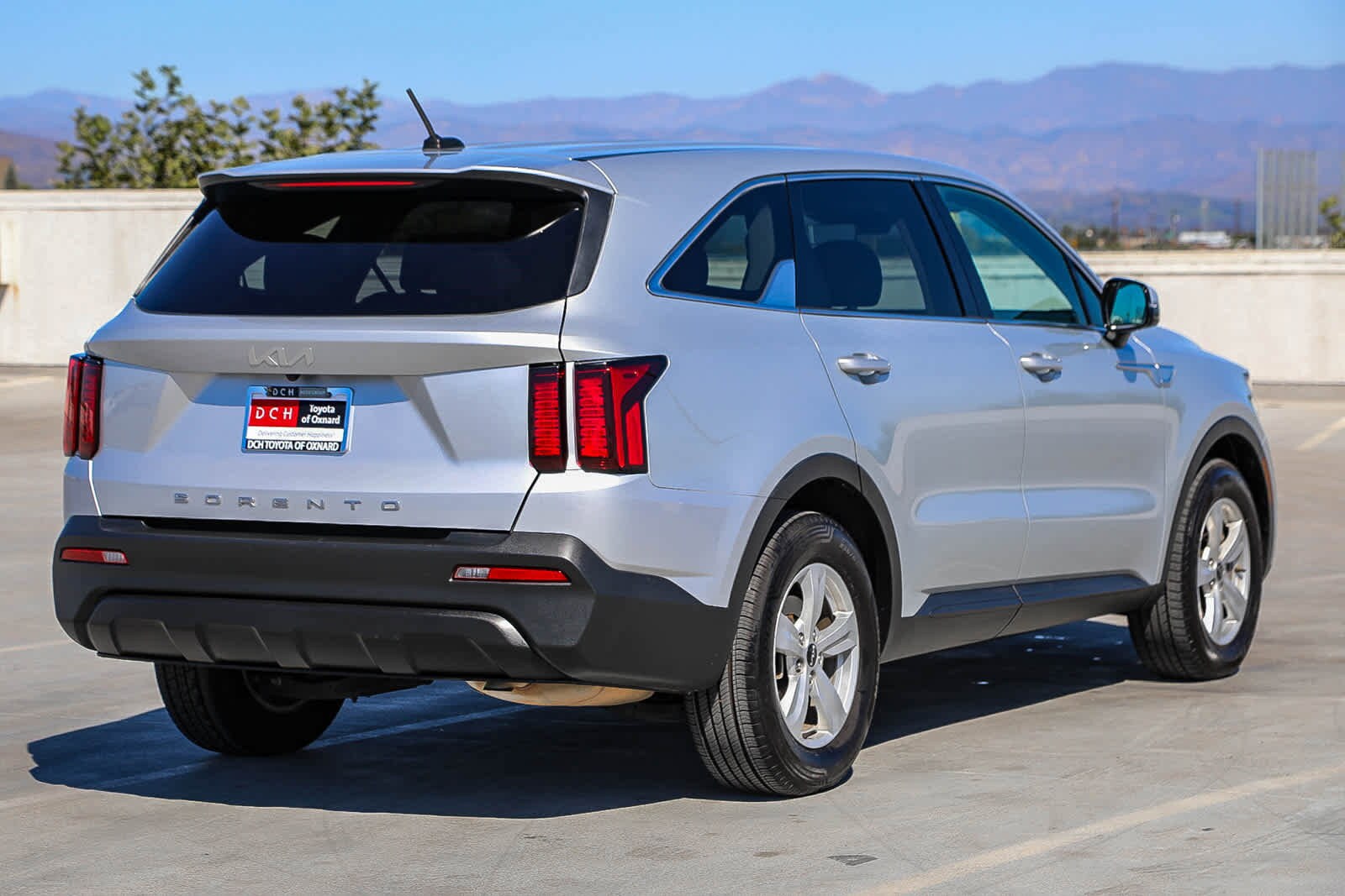 2022 Kia Sorento LX photo 4
