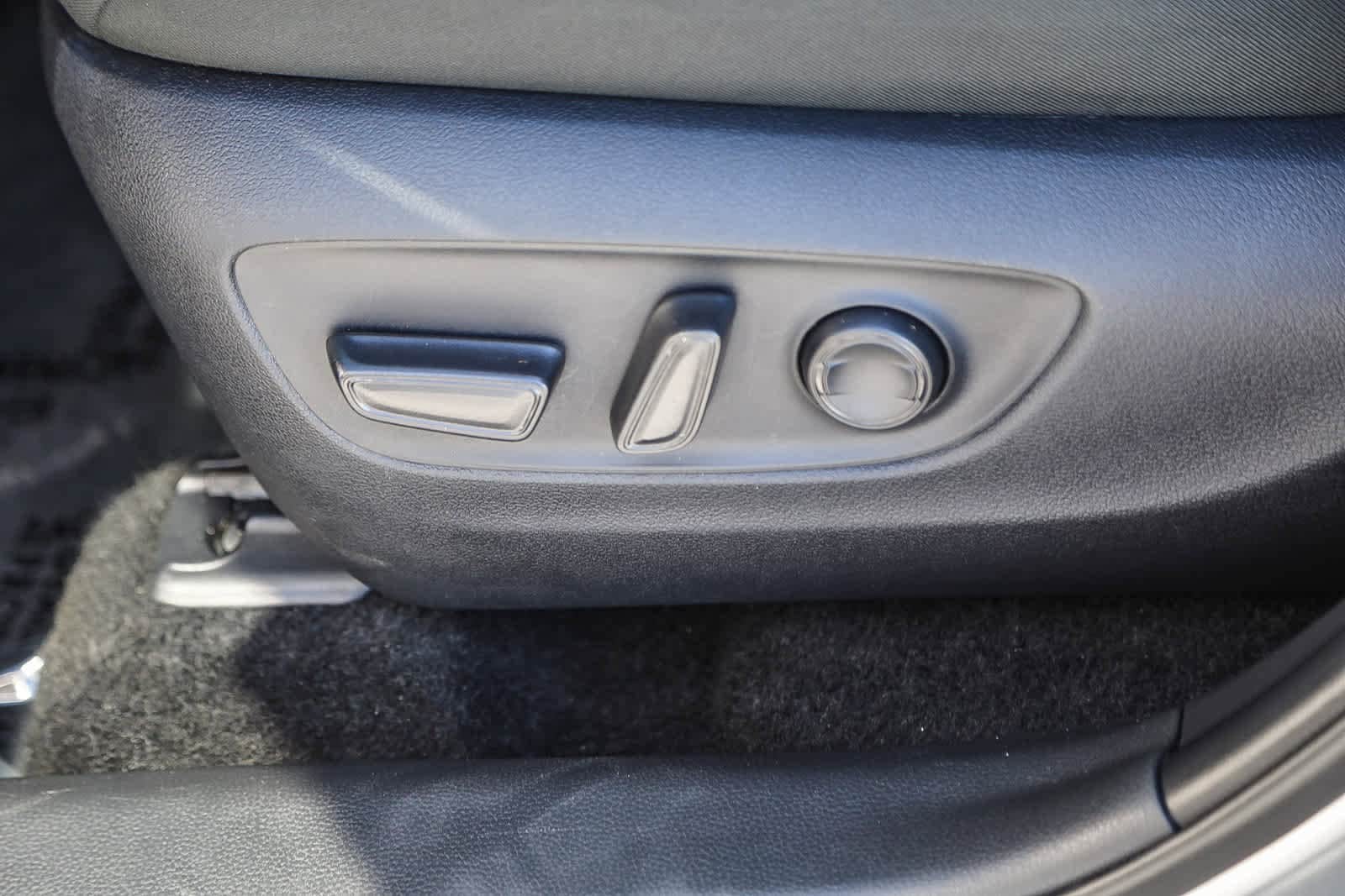 Thumbnail: 2025 Toyota RAV4 - 20