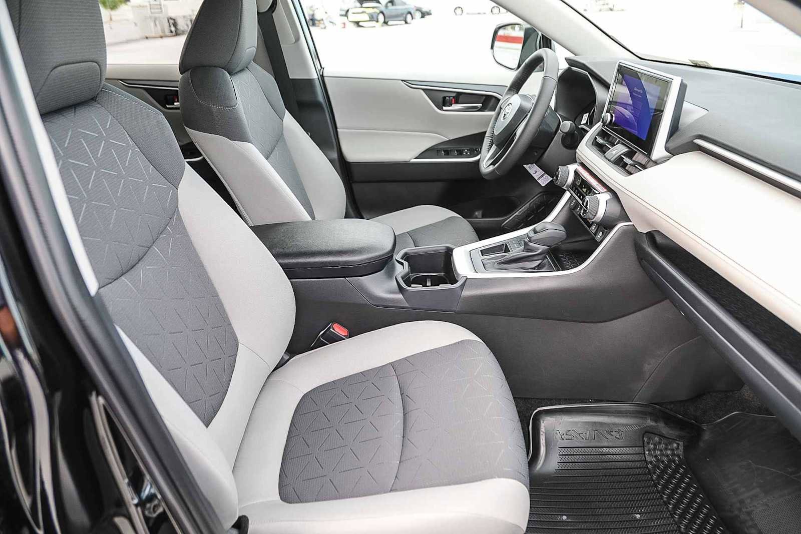 Thumbnail: 2025 Toyota RAV4 - 18