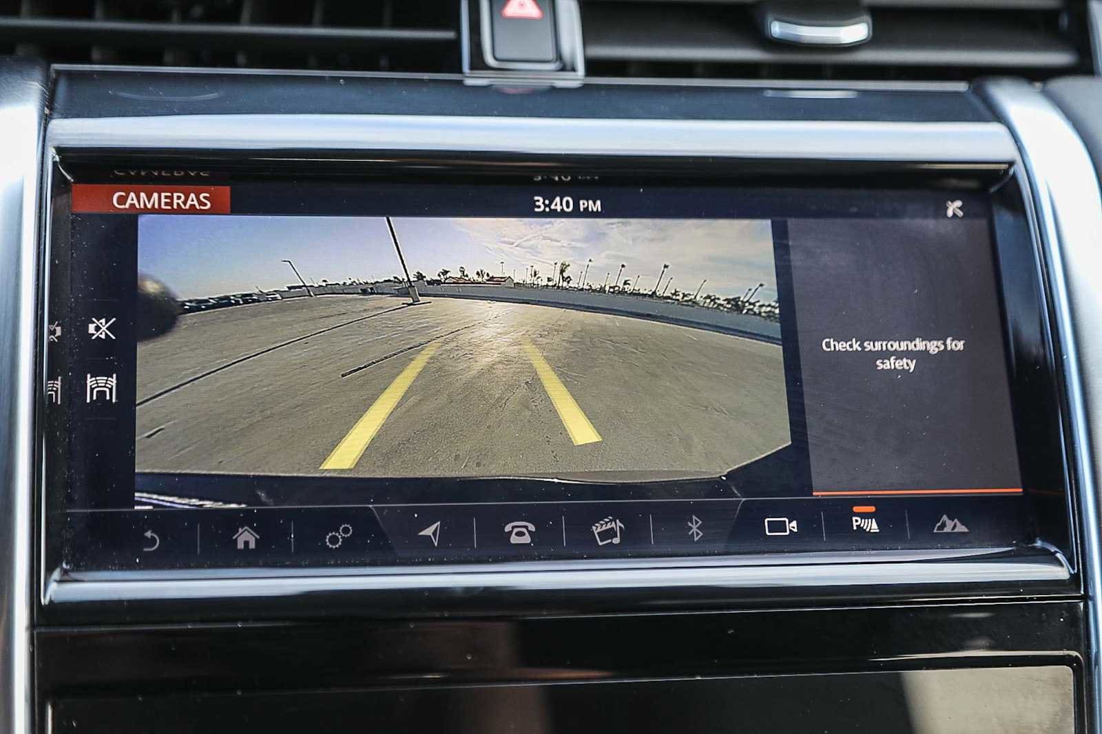 Thumbnail: 2020 Land Rover Discovery Sport - 22