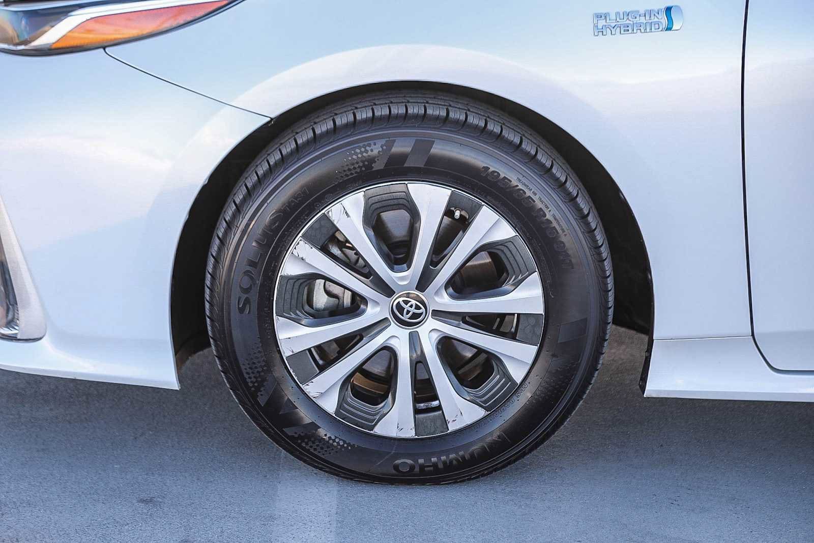 Thumbnail: 2021 Toyota Prius Prime - 10