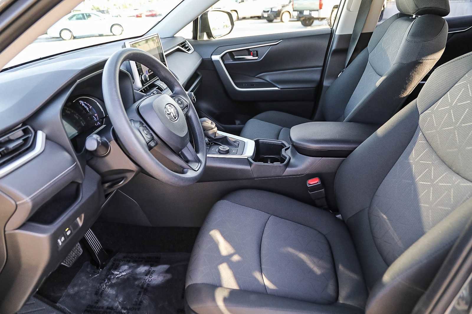 Thumbnail: 2025 Toyota RAV4 - 17