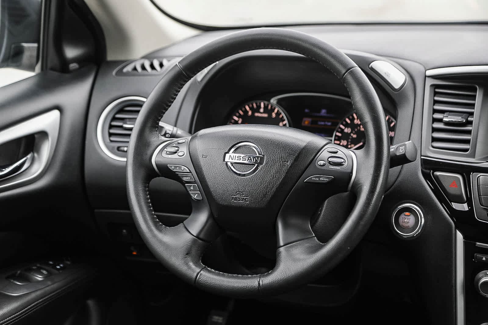 Thumbnail: 2019 Nissan Pathfinder - 15