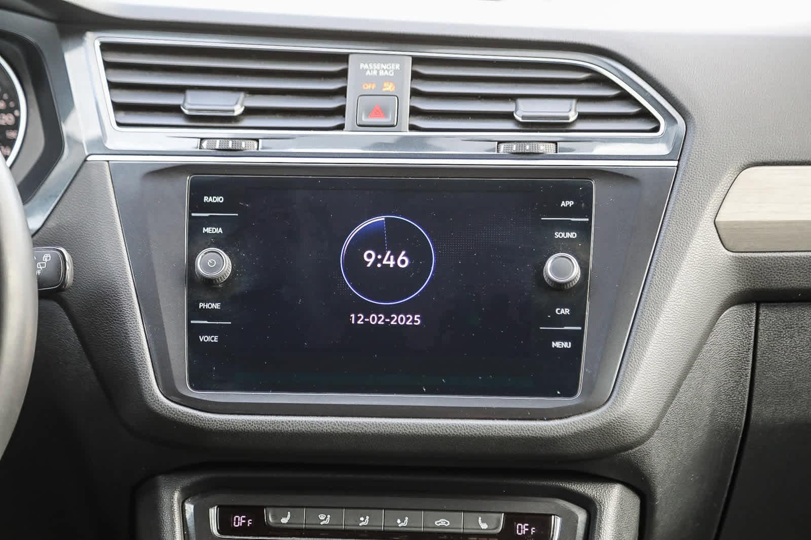 Thumbnail: 2021 Volkswagen Tiguan - 13