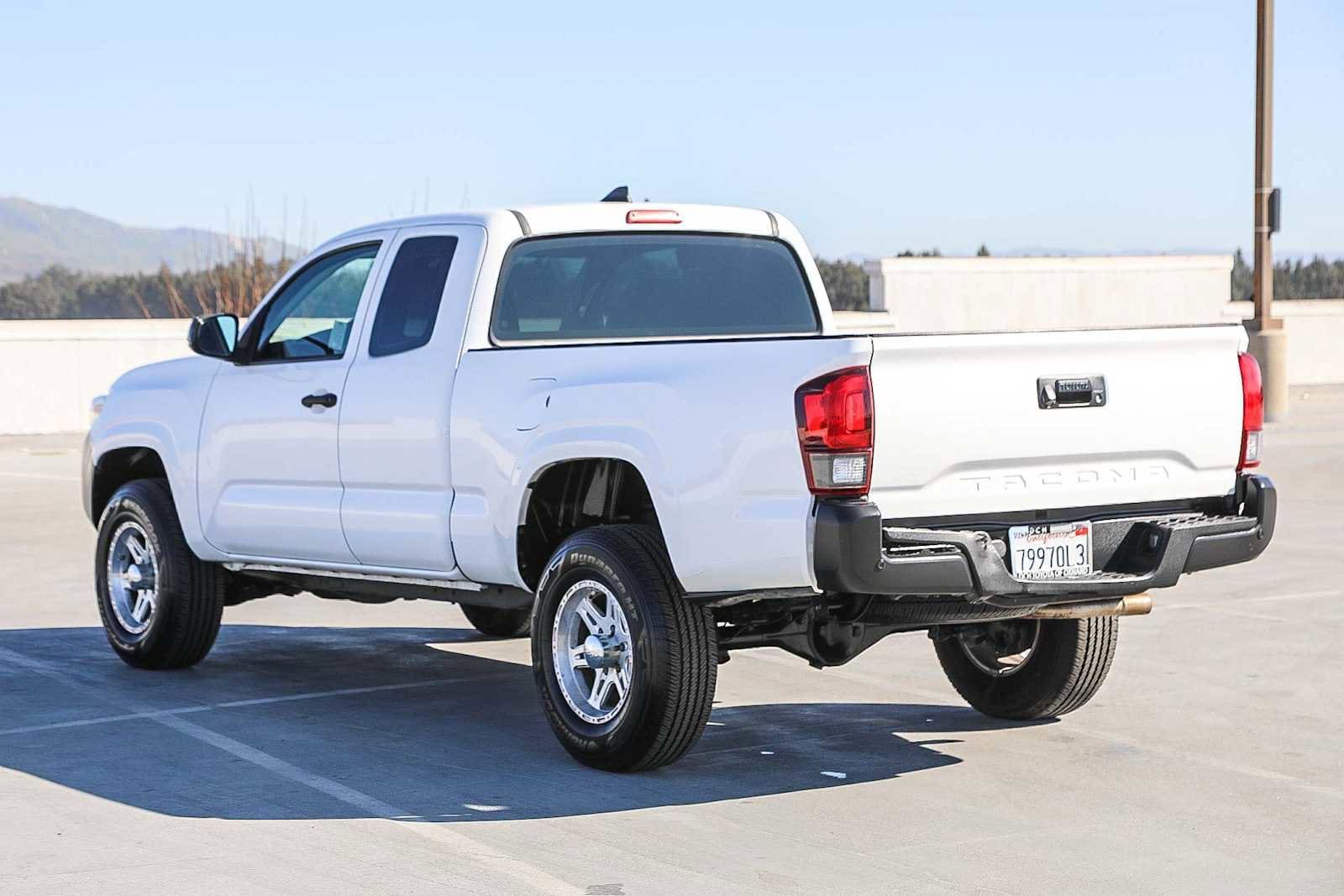 Thumbnail: 2018 Toyota Tacoma - 6