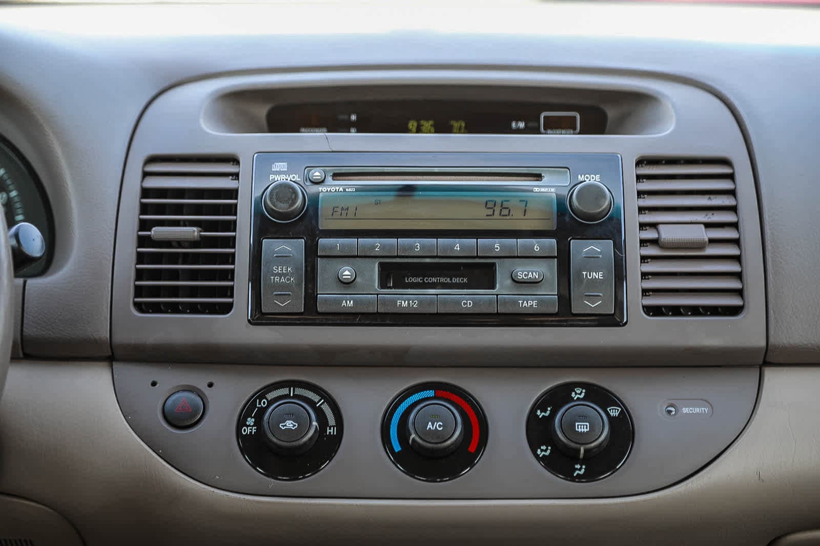 Thumbnail: 2004 Toyota Camry - 14