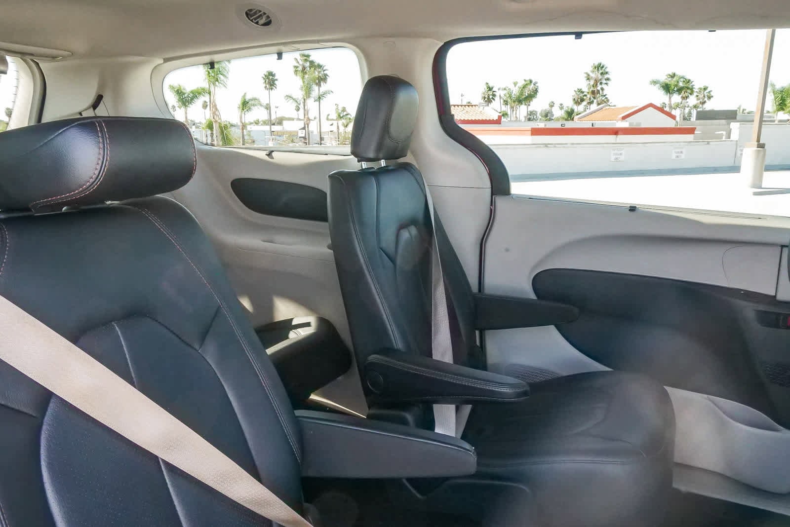 Thumbnail: 2020 Chrysler Pacifica - 16