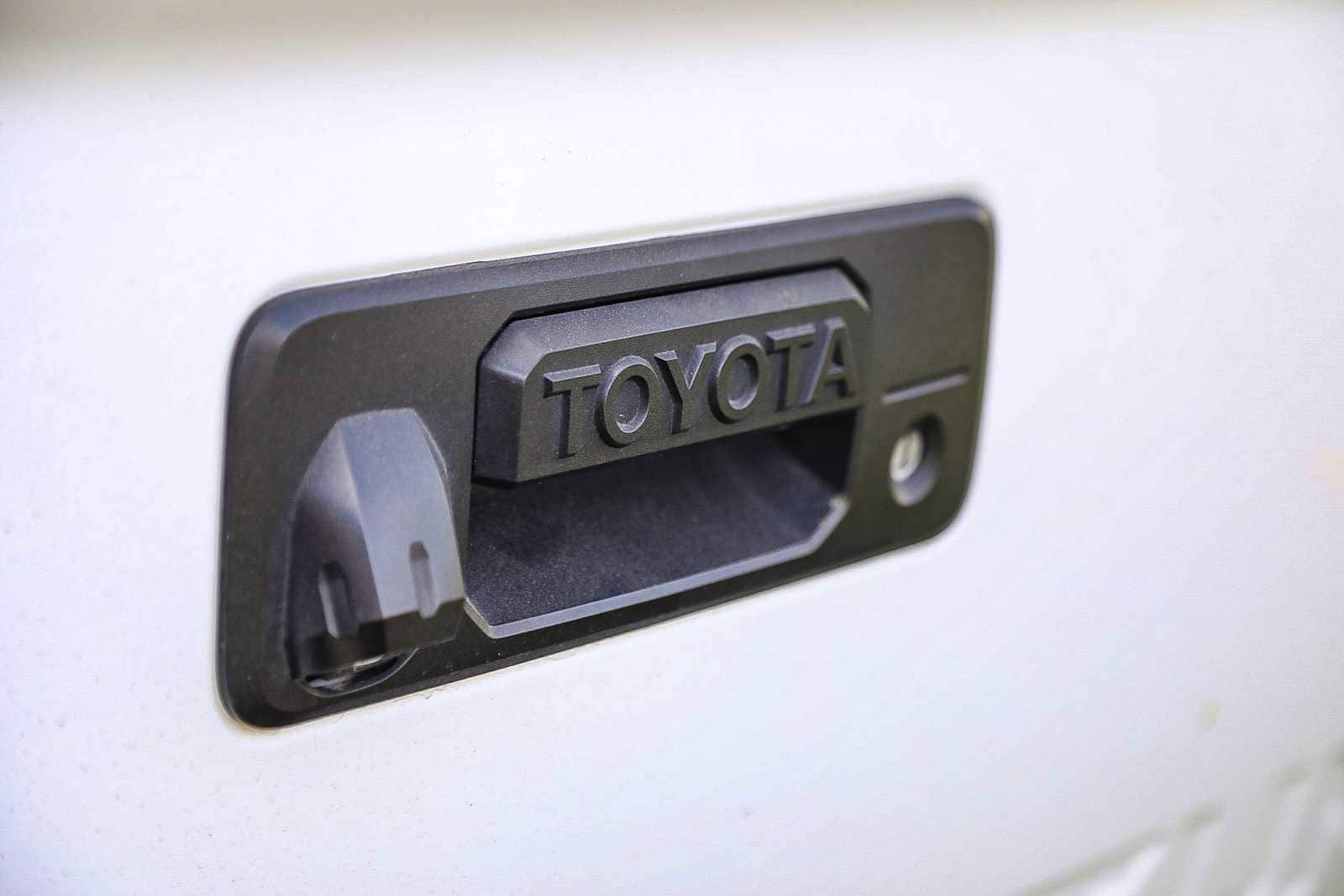 Thumbnail: 2015 Toyota Tundra - 21