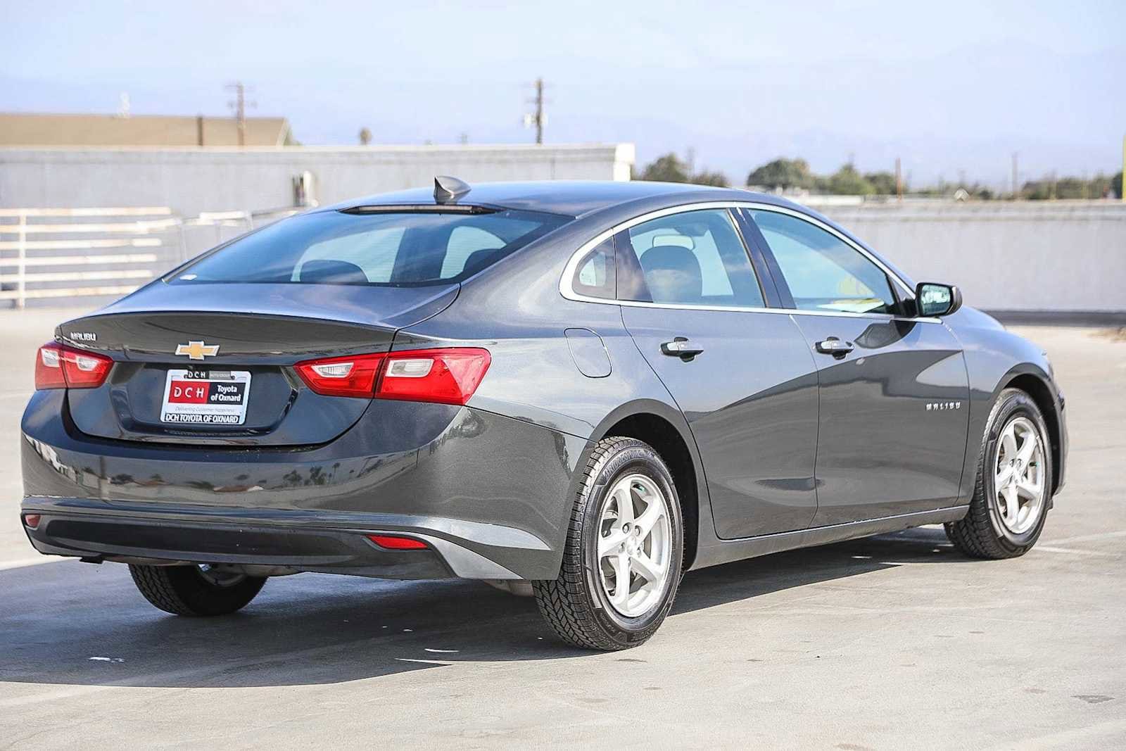 Thumbnail: 2018 Chevrolet Malibu - 4