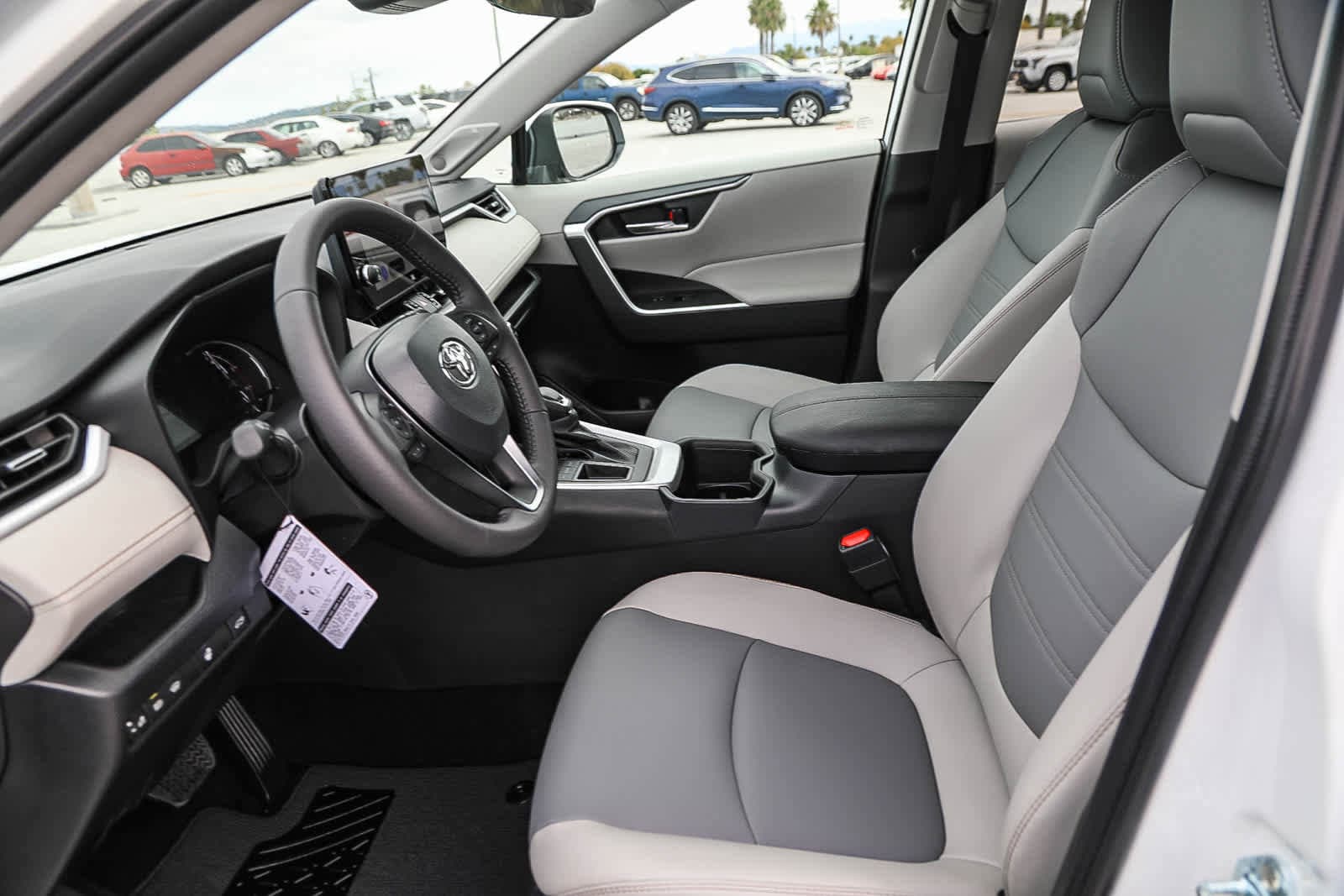 Thumbnail: 2025 Toyota RAV4 - 18