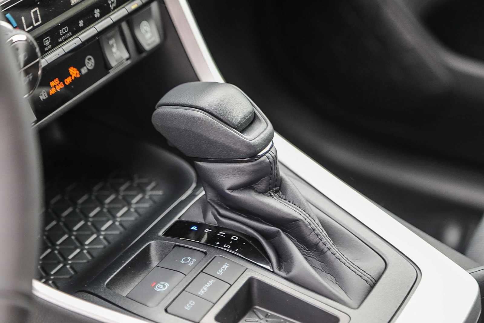 Thumbnail: 2025 Toyota RAV4 - 22