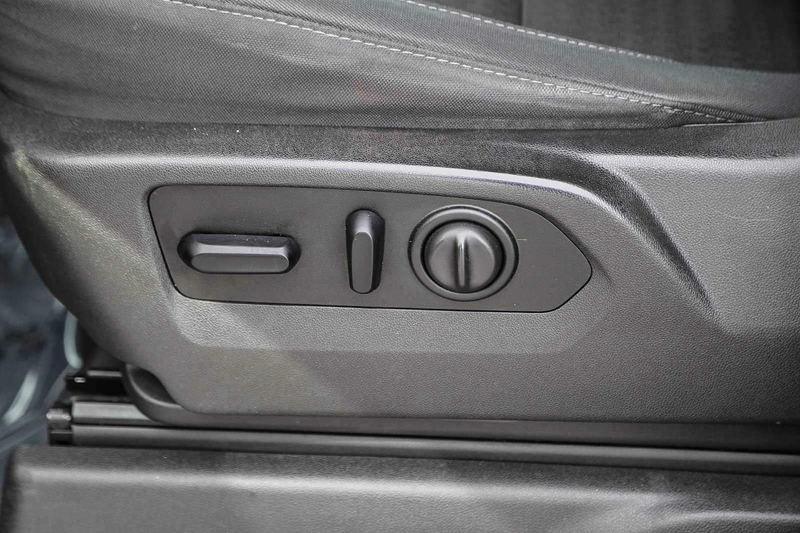 Thumbnail: 2019 Chevrolet Silverado 1500 - 19