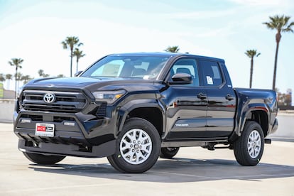 Standard Hood Fender & Mirror Kit | TOYOTA TACOMA ACCESS CAB SR5 2019 Standard Hood Fender & Mirror Kit | TOYOTA TACOMA ACCESS CAB SR5 2019