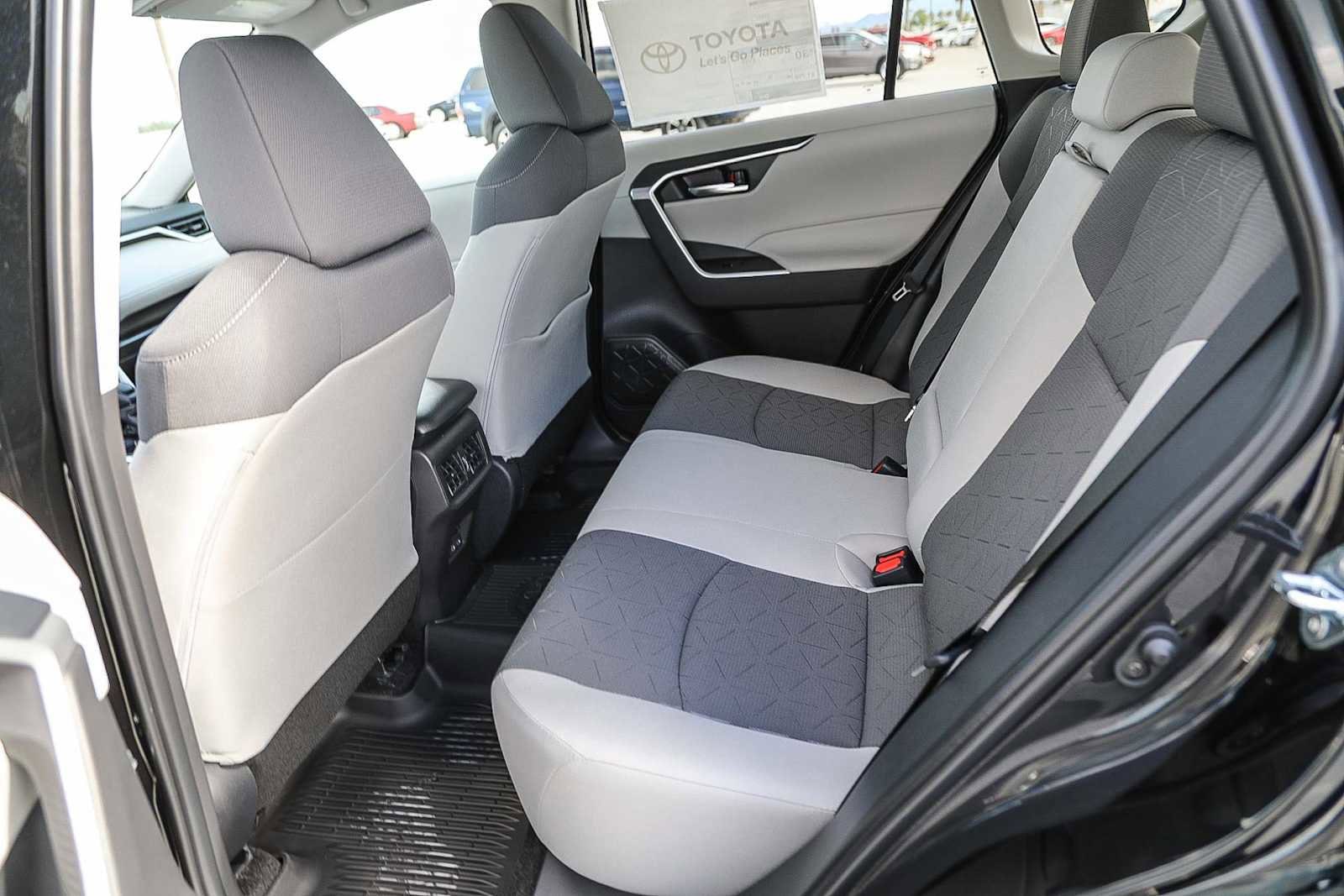 Thumbnail: 2025 Toyota RAV4 - 20