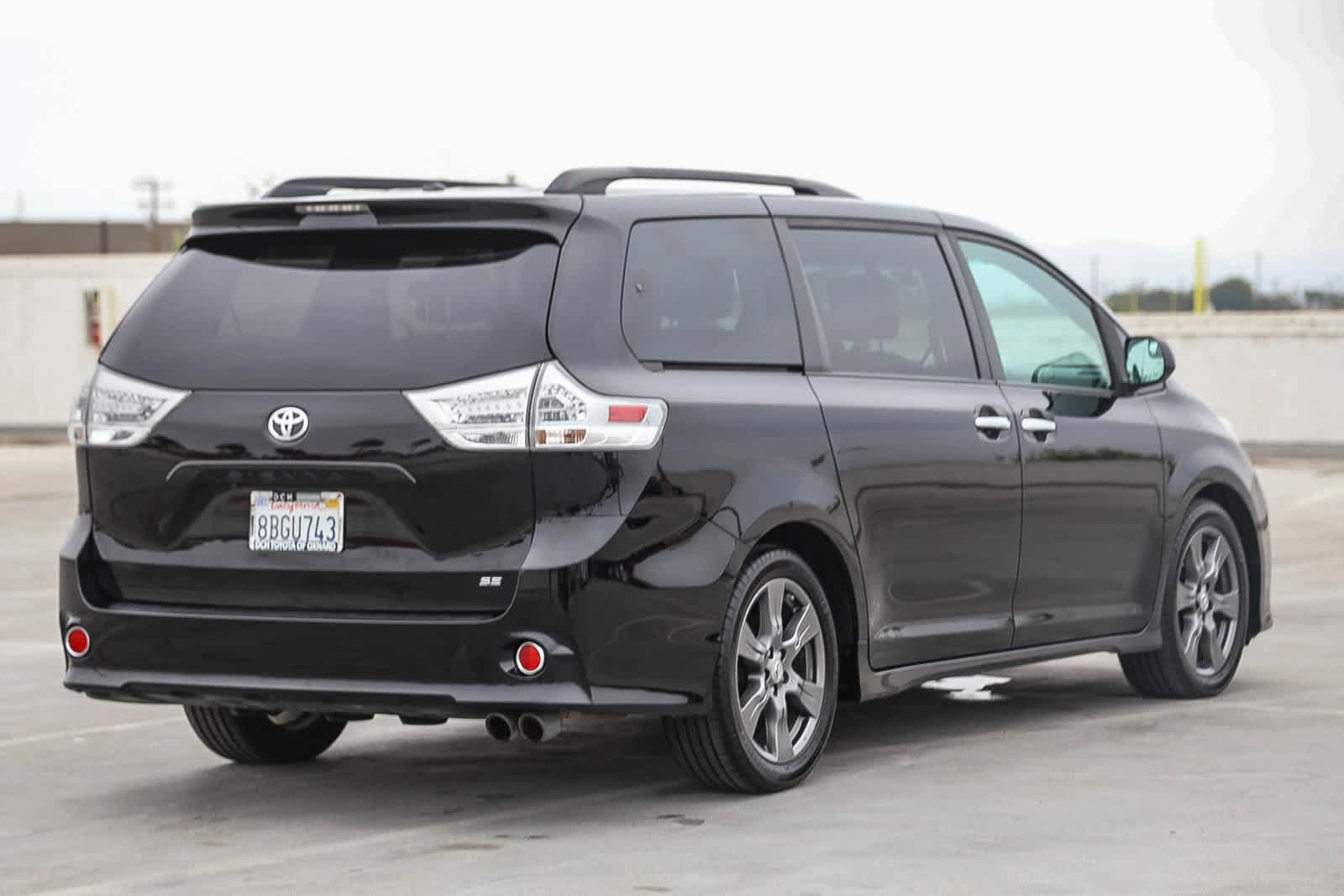 Thumbnail: 2017 Toyota Sienna - 4