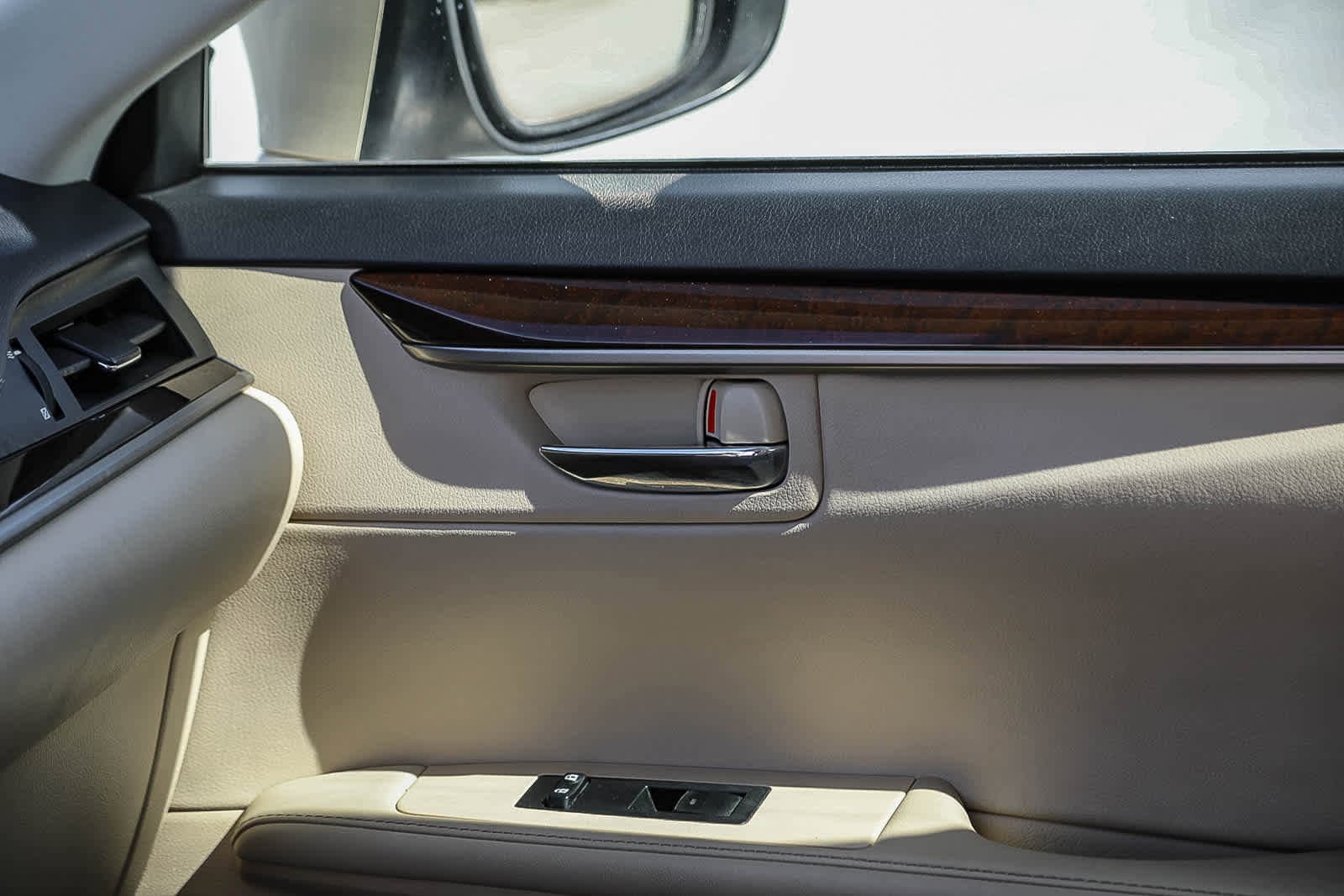 Thumbnail: 2013 Lexus ES - 21