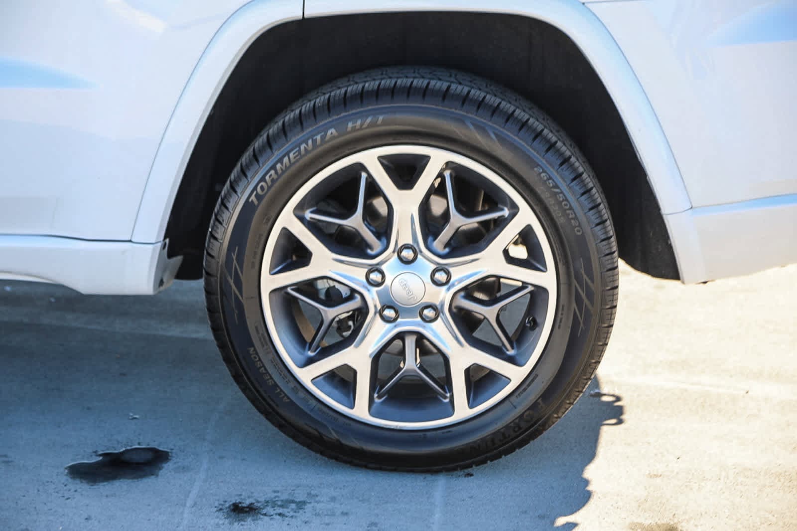 Thumbnail: 2020 Jeep Grand Cherokee - 11