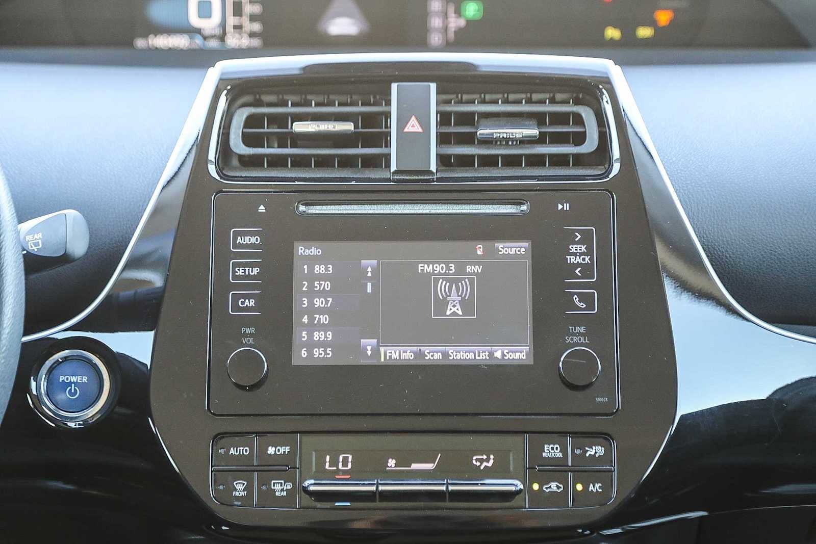 Thumbnail: 2017 Toyota Prius - 14