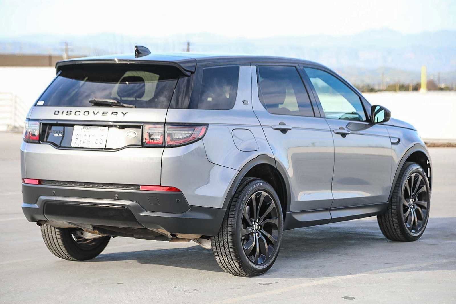 Thumbnail: 2020 Land Rover Discovery Sport - 4