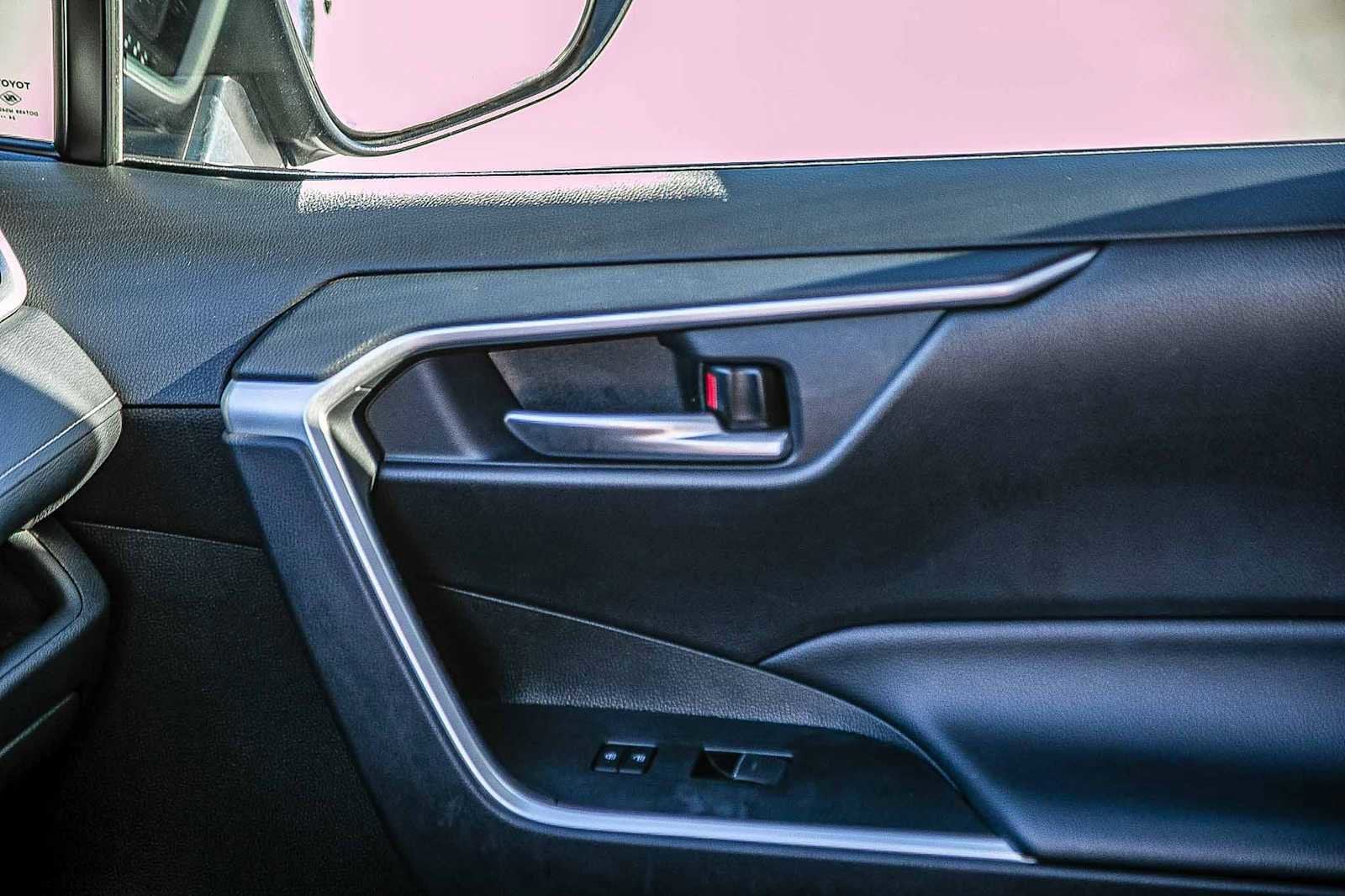 Thumbnail: 2025 Toyota RAV4 - 22