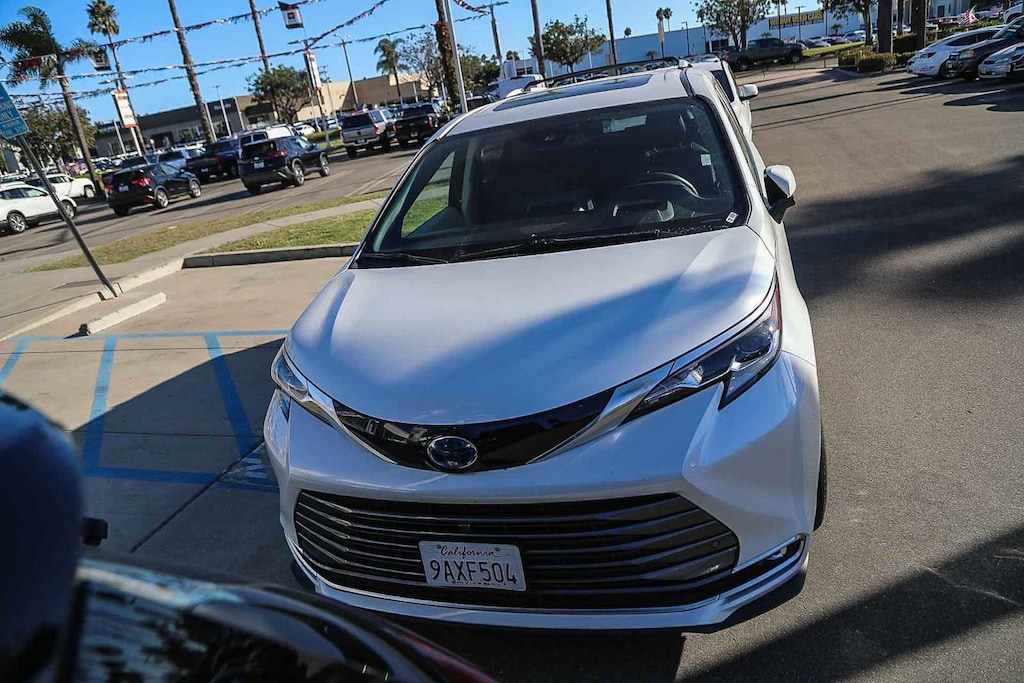 Certified 2022 Toyota Sienna Platinum 7 Passenger Van Passenger Van