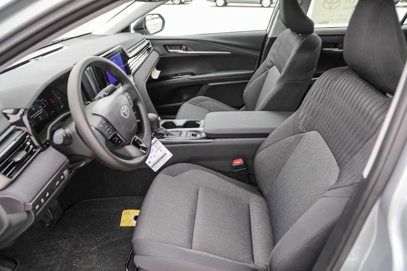 2025 Toyota Camry LE 18