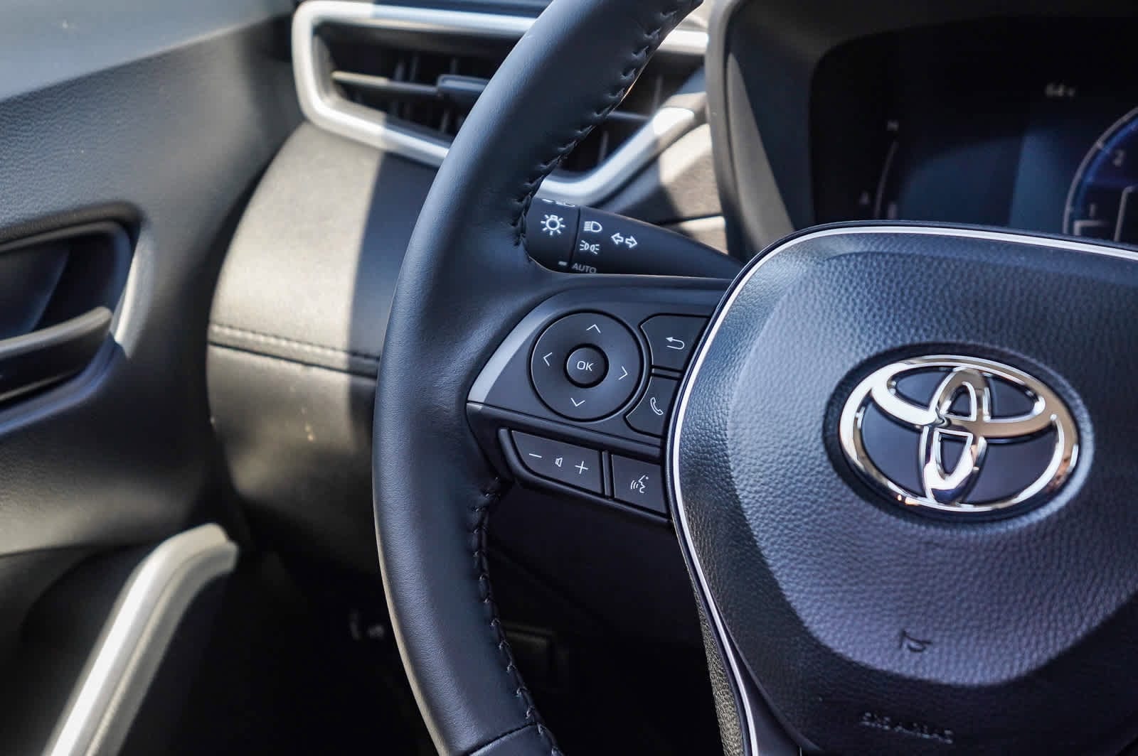 Thumbnail: 2026 Toyota Corolla Cross - 18