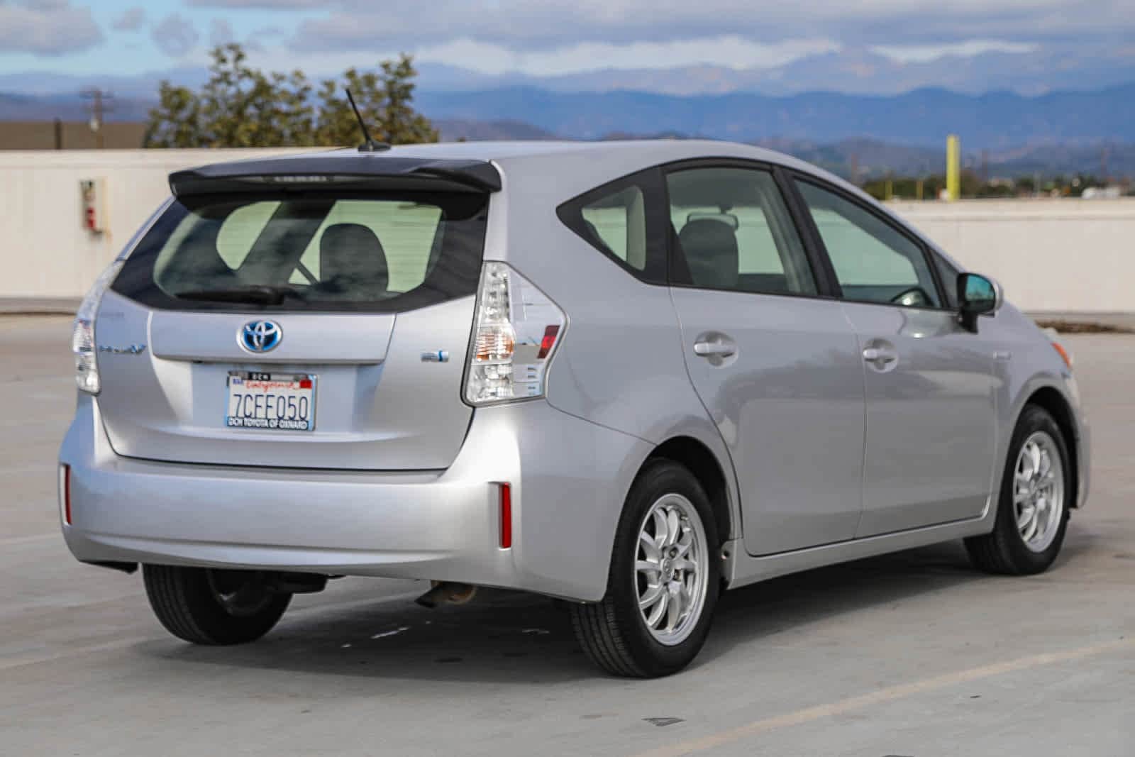 Thumbnail: 2013 Toyota Prius v - 5