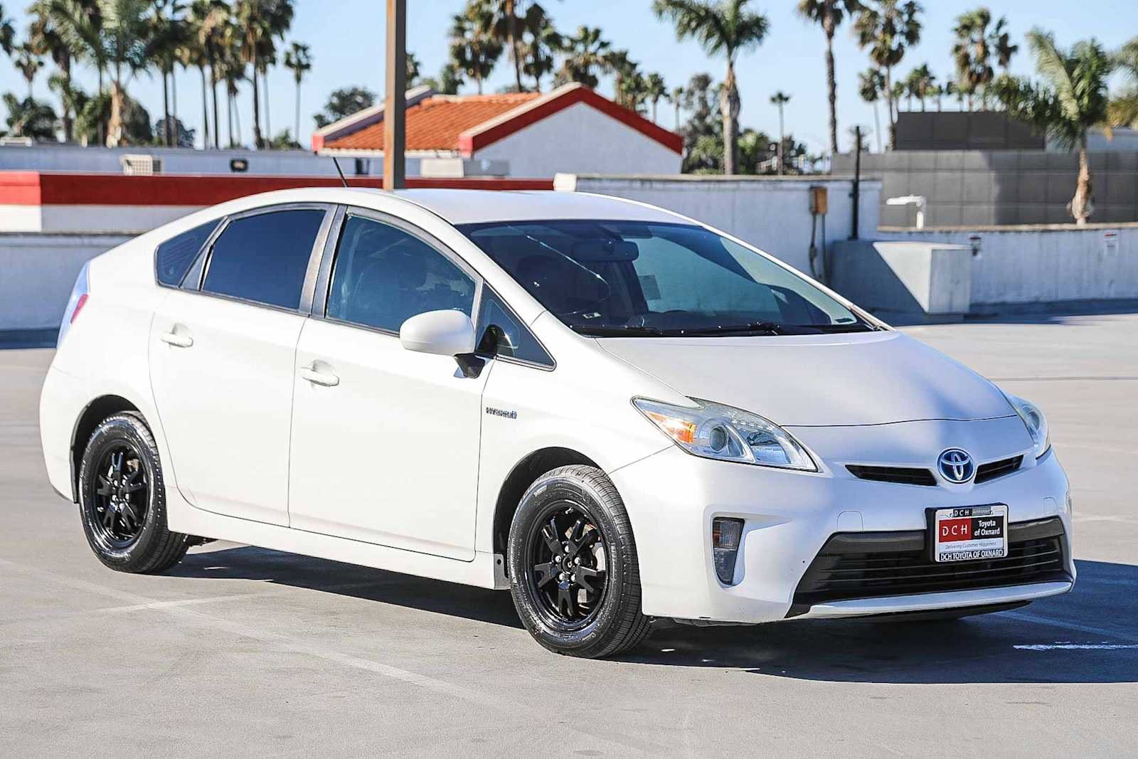 Thumbnail: 2015 Toyota Prius - 4