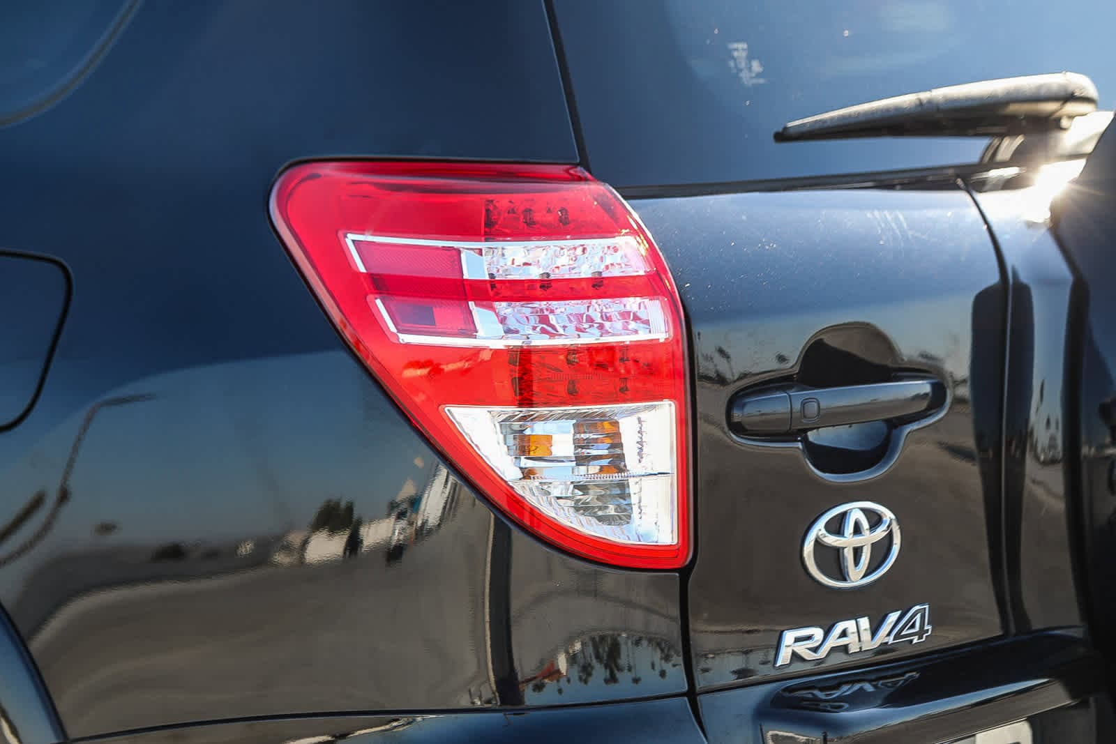 Thumbnail: 2011 Toyota RAV4 - 8