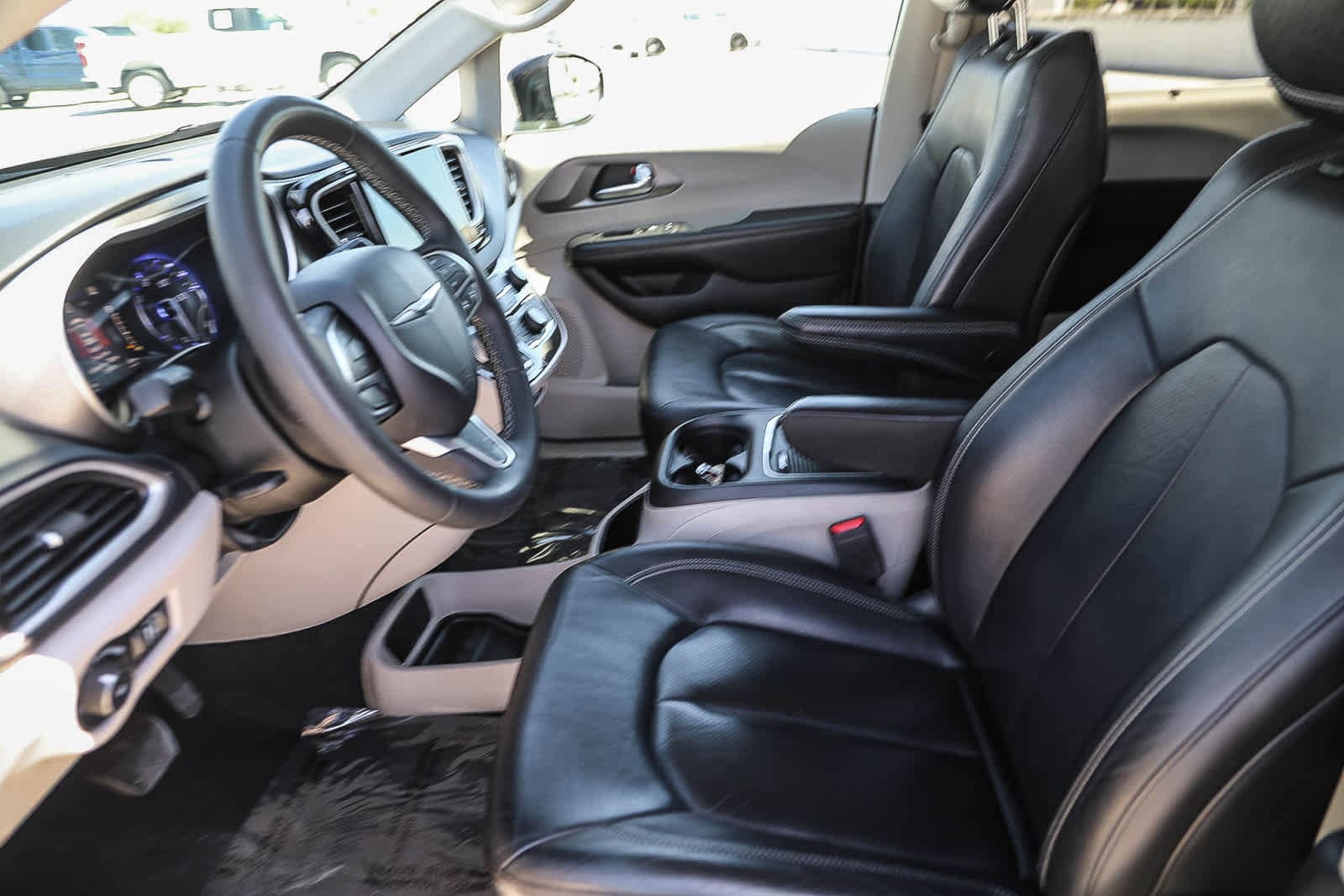 Thumbnail: 2022 Chrysler Pacifica - 17